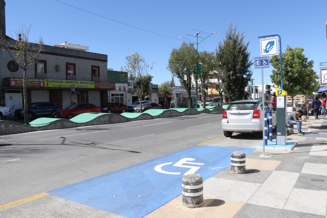 Habilitan 30 cajones de estacionamiento para discapacitados en Apizaco